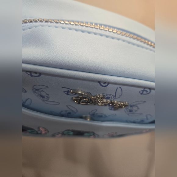 Disney’s Stitch Camera BagLight blue camera bag featuring Stitch, a chain strap - Picture 5 of 7